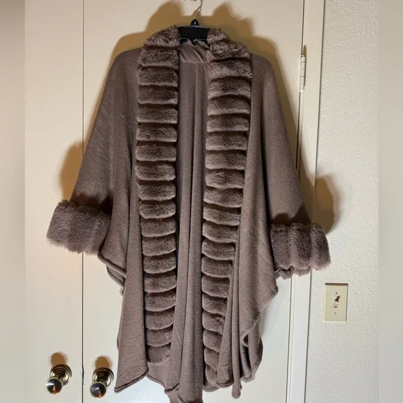 Brown fuzzy trim batwing sleeve cardigan chic elegant contemporary - Picture 2 of 4